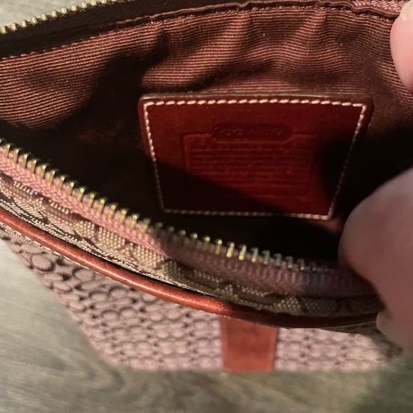 Authentic Coach Signature Crossbody Bag - Picture 3 of 3